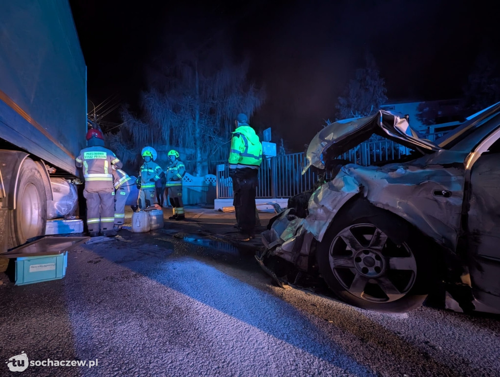 Zderzenie osobówki z ciężarówką na Inżynierskiej