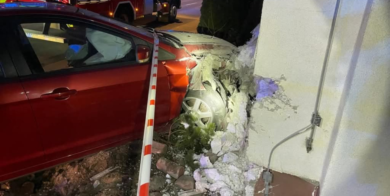 Sochaczew: samochód uderzył w dom