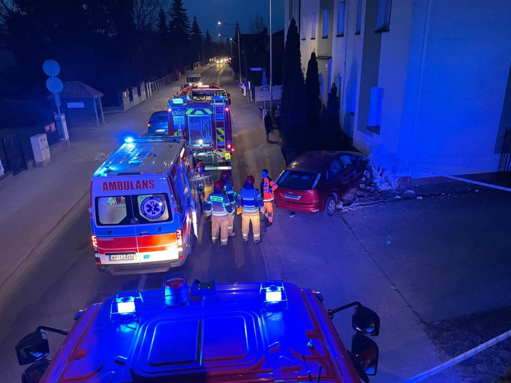 Sochaczew: samochód uderzył w dom