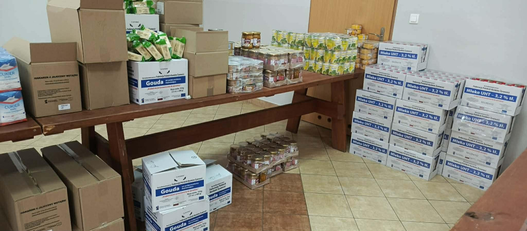 Paczki żywnościowe dla mieszkańców Gminy Młodzieszyn
