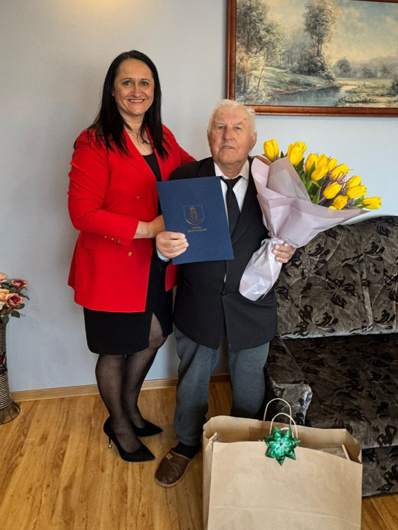 Wójt gminy Młodzieszyn odwiedza najstarszych mieszkańców