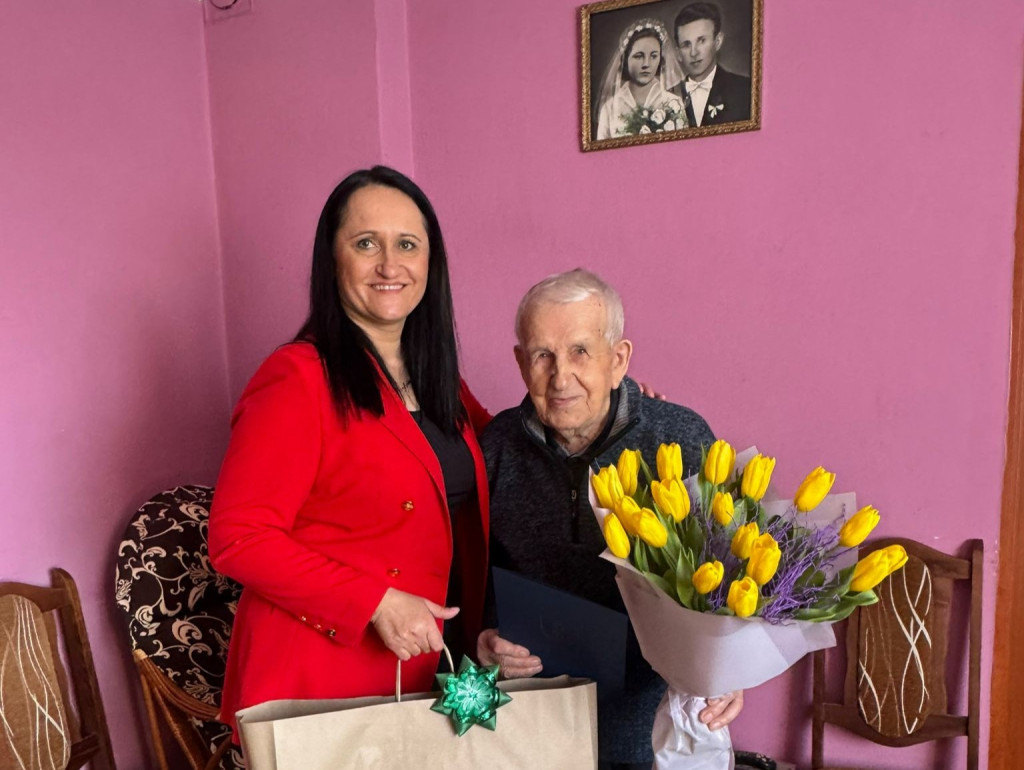 Wójt gminy Młodzieszyn odwiedza najstarszych mieszkańców