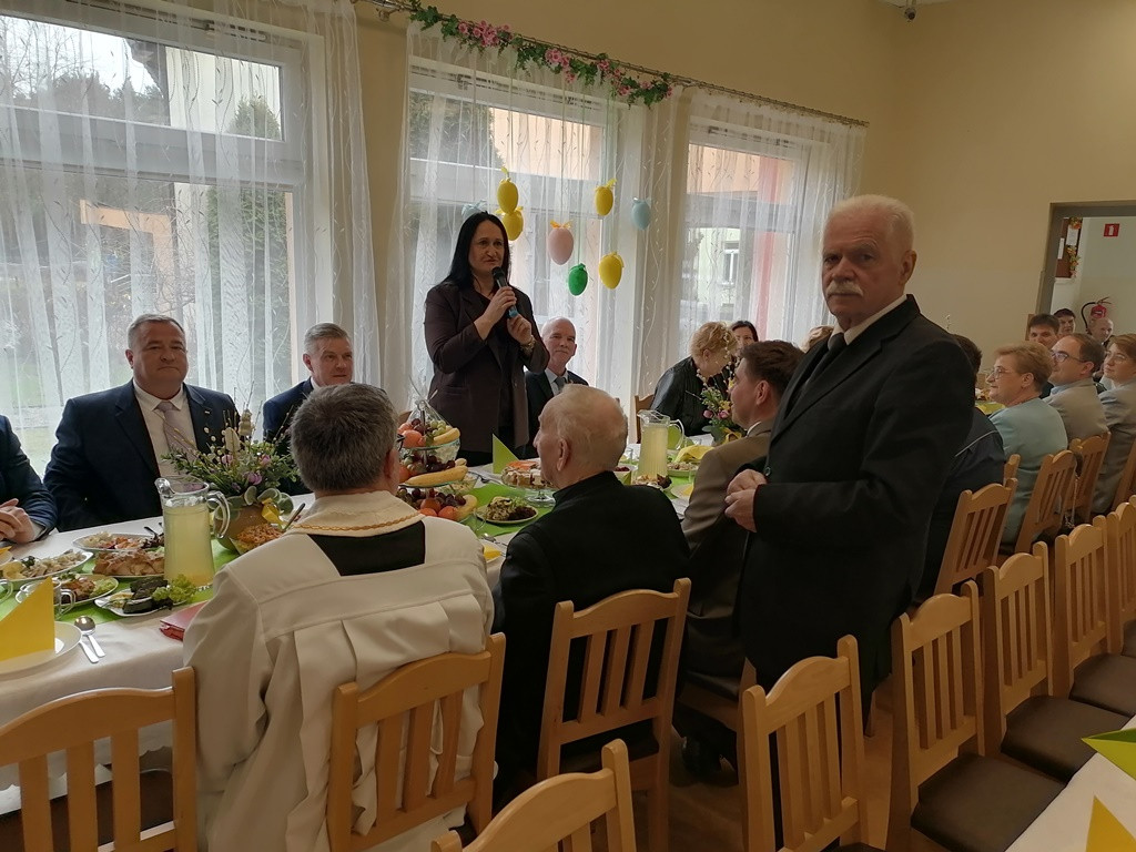 Obiad wielkanocny w DPS w Młodzieszynie