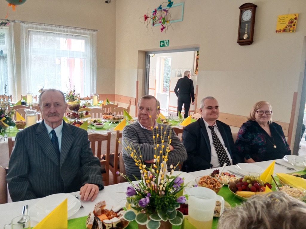 Obiad wielkanocny w DPS w Młodzieszynie