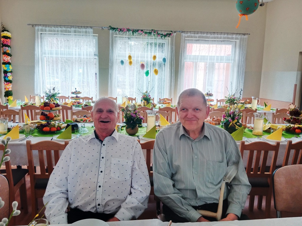 Obiad wielkanocny w DPS w Młodzieszynie