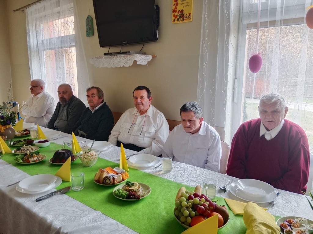 Obiad wielkanocny w DPS w Młodzieszynie