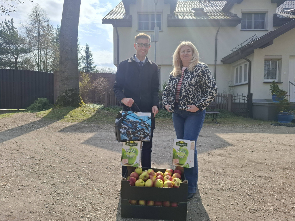 Wójt Damian Jaworski ze świąteczną wizytą i Sióstr