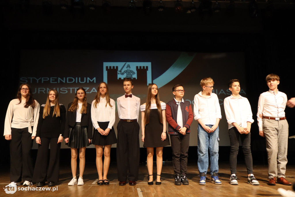 Chodaków: najzdolniejszym wręczono stypendia burmistrza