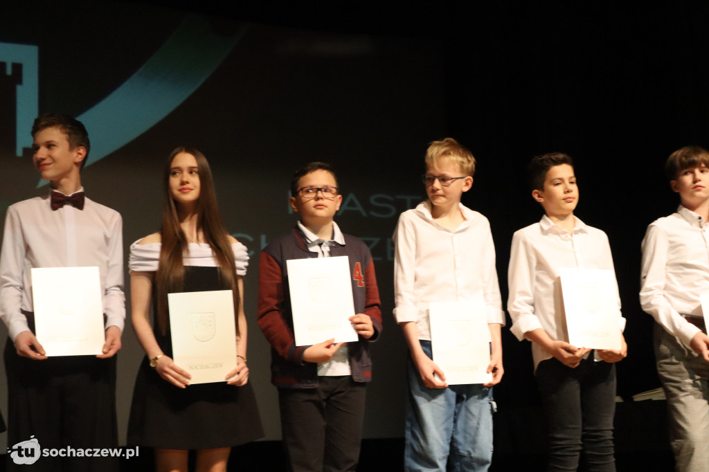 Chodaków: najzdolniejszym wręczono stypendia burmistrza