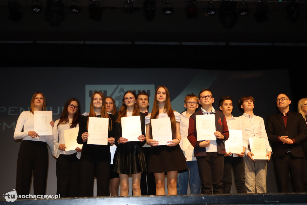 Chodaków: najzdolniejszym wręczono stypendia burmistrza