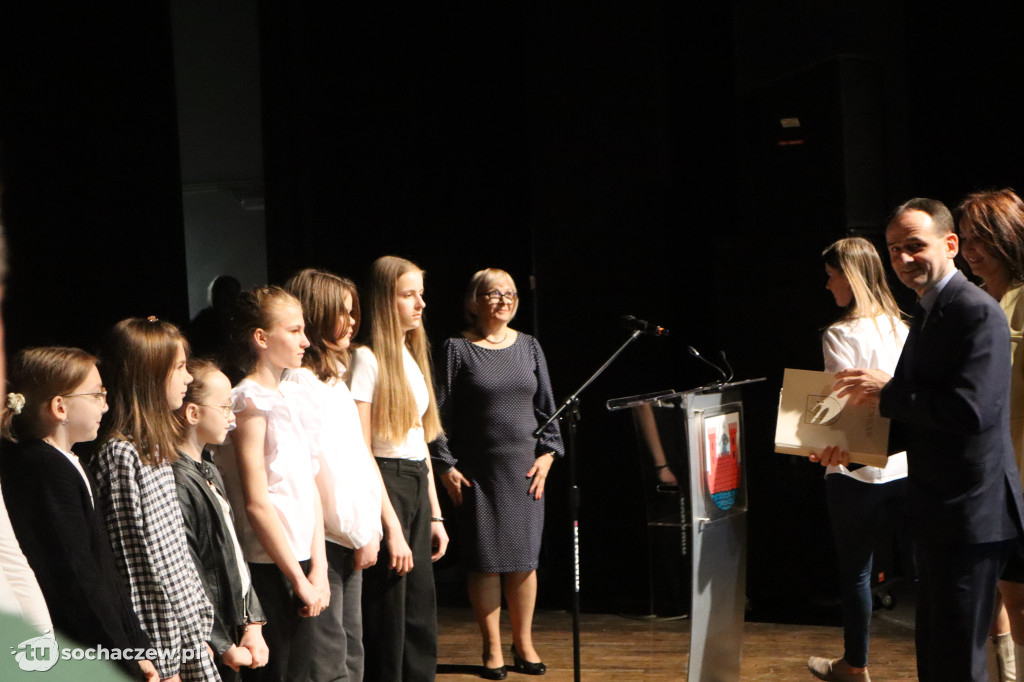 Chodaków: najzdolniejszym wręczono stypendia burmistrza