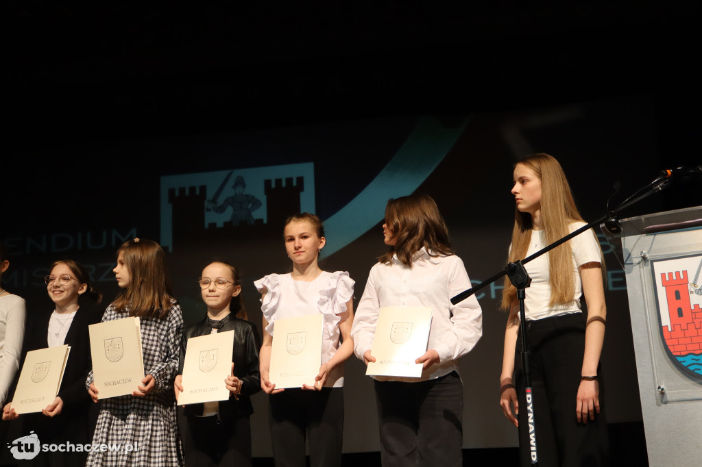 Chodaków: najzdolniejszym wręczono stypendia burmistrza