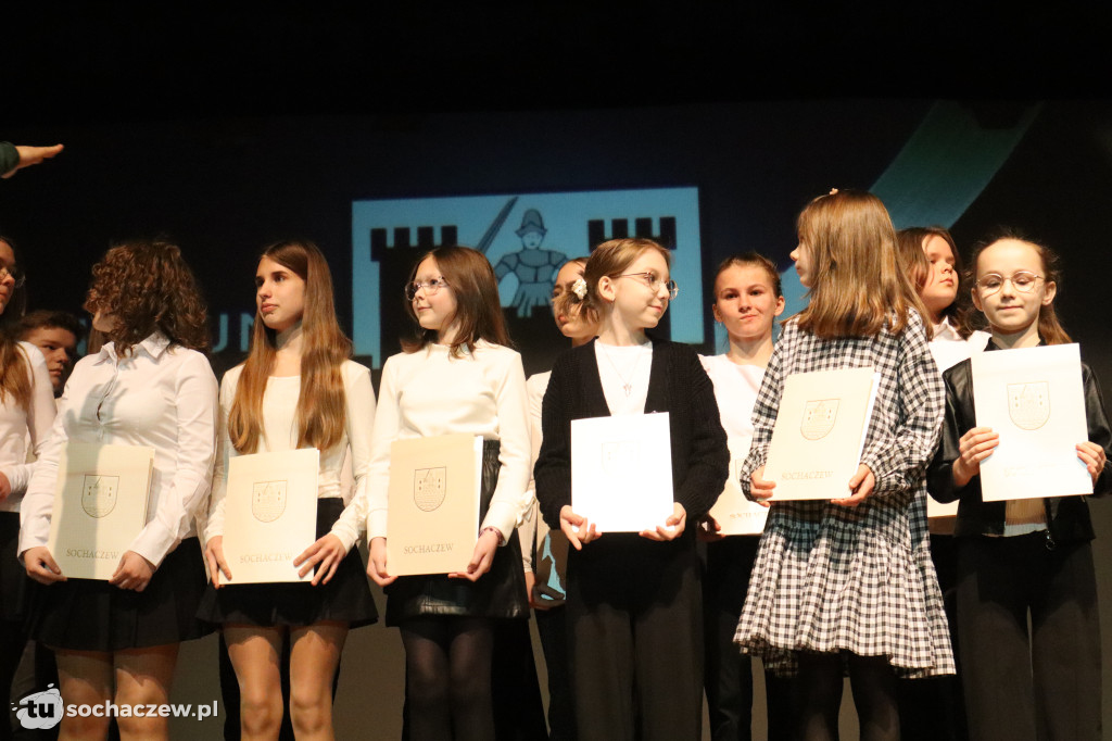 Chodaków: najzdolniejszym wręczono stypendia burmistrza