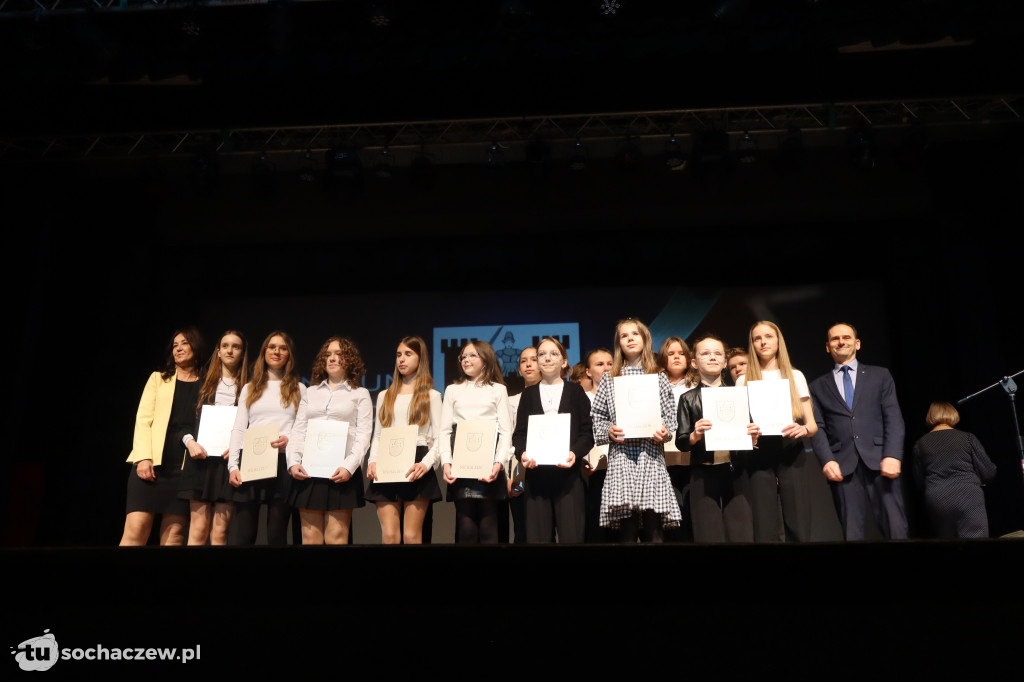 Chodaków: najzdolniejszym wręczono stypendia burmistrza