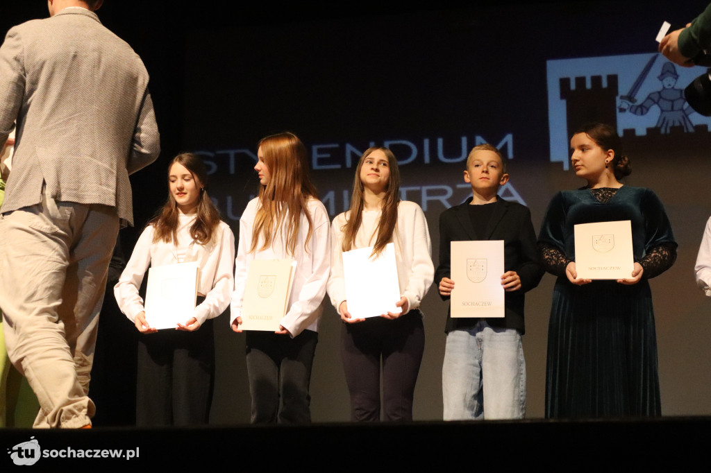 Chodaków: najzdolniejszym wręczono stypendia burmistrza