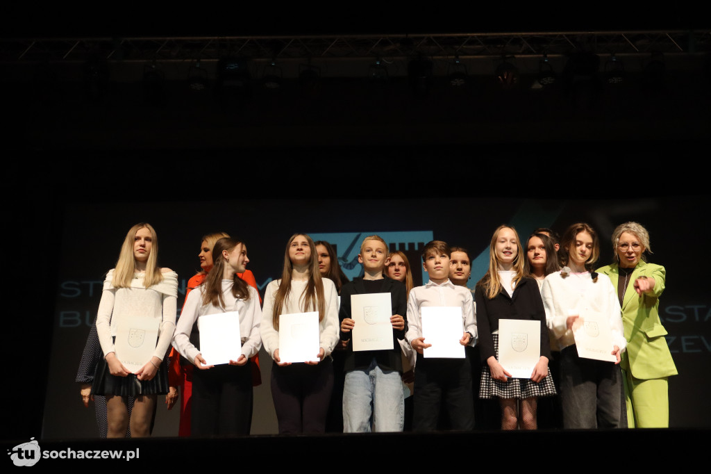 Chodaków: najzdolniejszym wręczono stypendia burmistrza