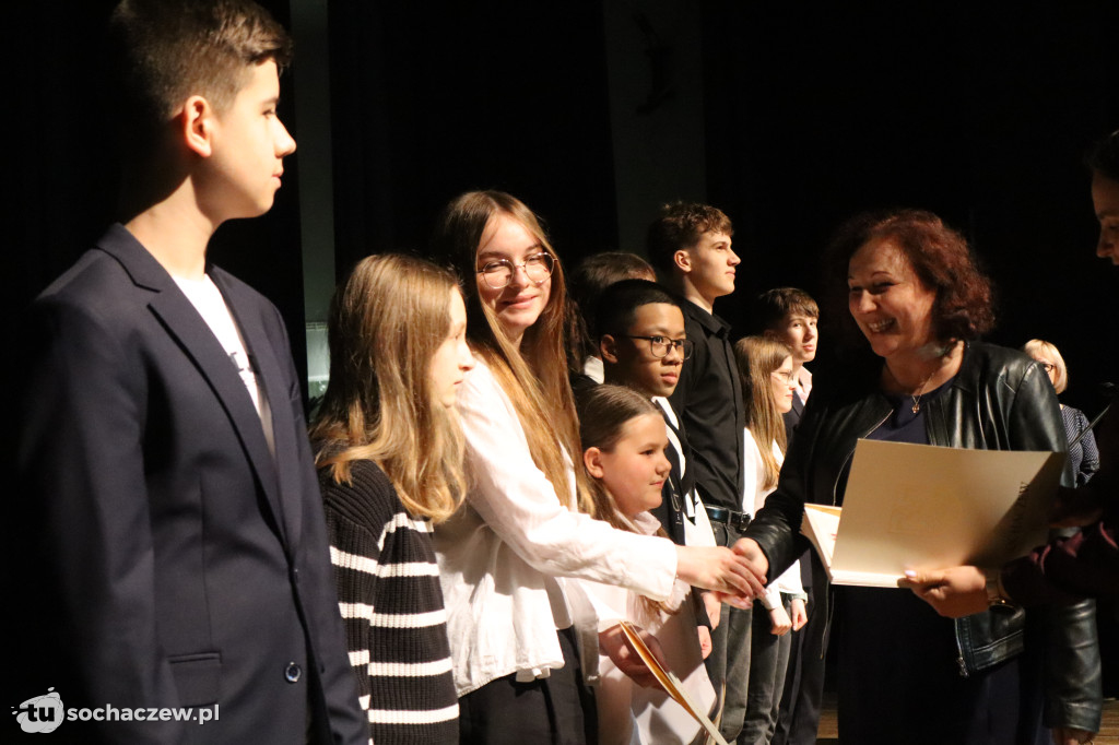 Chodaków: najzdolniejszym wręczono stypendia burmistrza