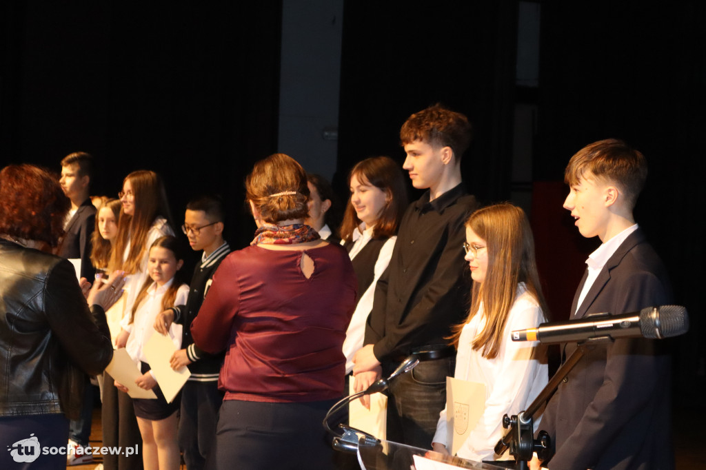 Chodaków: najzdolniejszym wręczono stypendia burmistrza