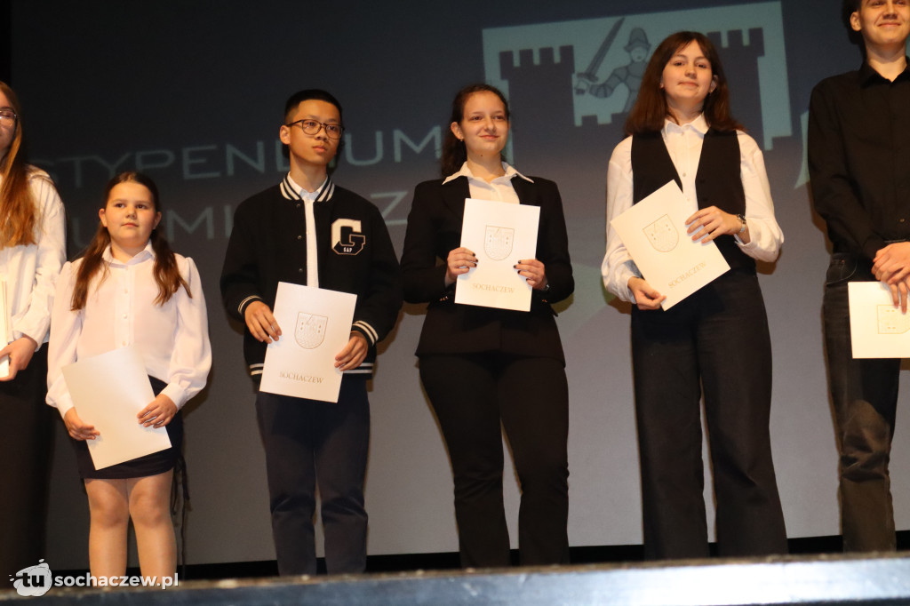 Chodaków: najzdolniejszym wręczono stypendia burmistrza