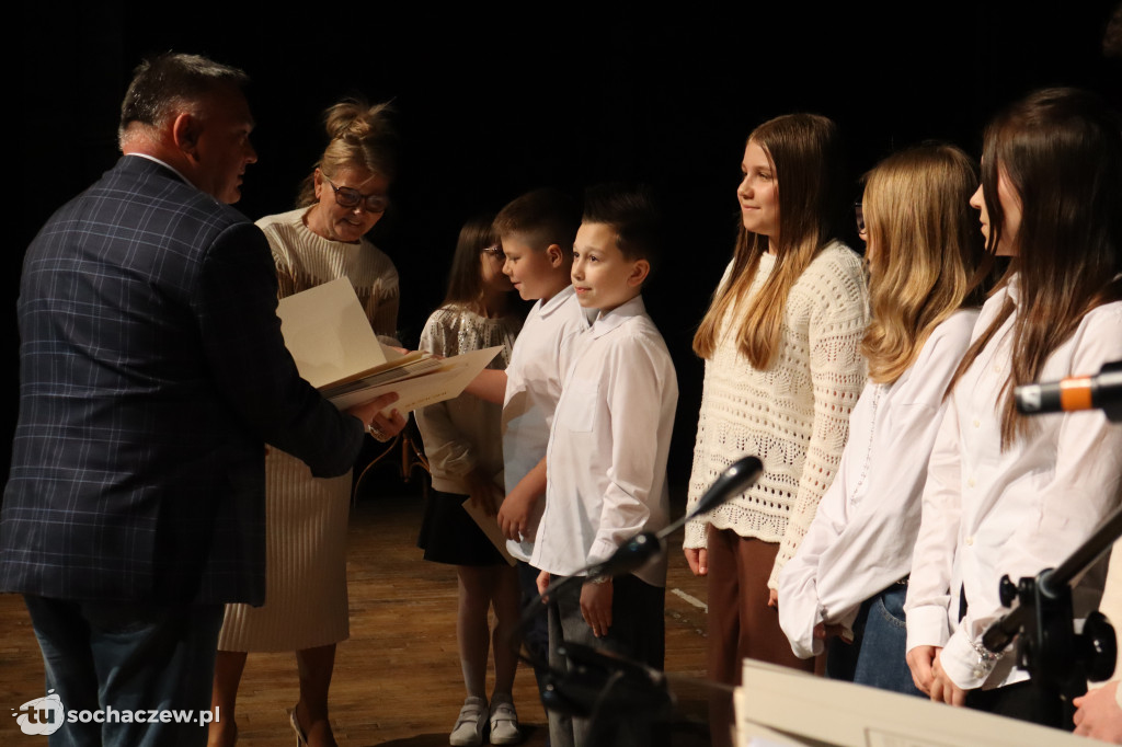 Chodaków: najzdolniejszym wręczono stypendia burmistrza