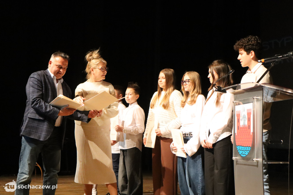 Chodaków: najzdolniejszym wręczono stypendia burmistrza