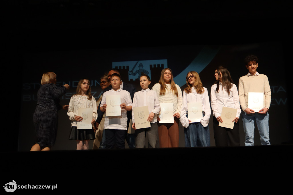 Chodaków: najzdolniejszym wręczono stypendia burmistrza