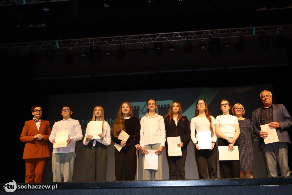 Chodaków: najzdolniejszym wręczono stypendia burmistrza