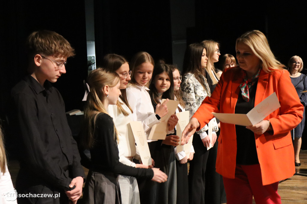 Chodaków: najzdolniejszym wręczono stypendia burmistrza