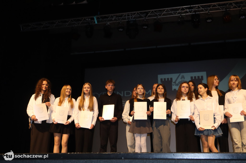 Chodaków: najzdolniejszym wręczono stypendia burmistrza