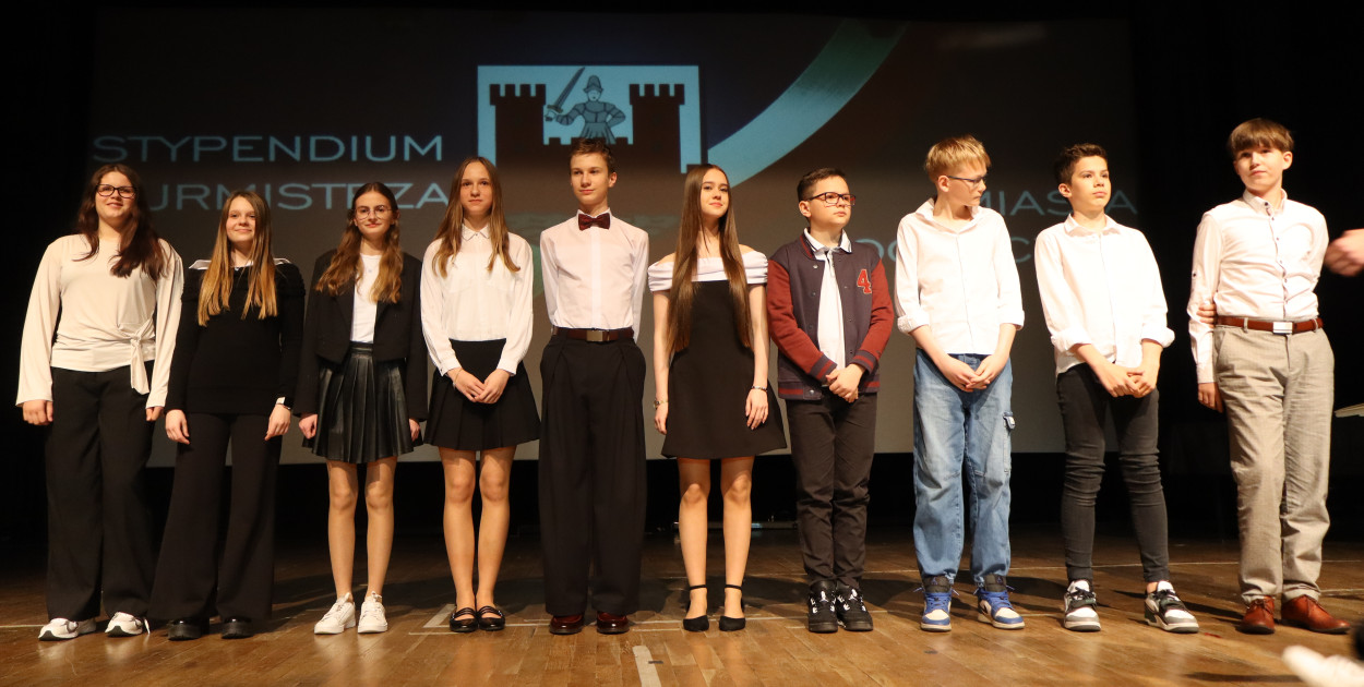 Chodaków: najzdolniejszym wręczono stypendia burmistrza