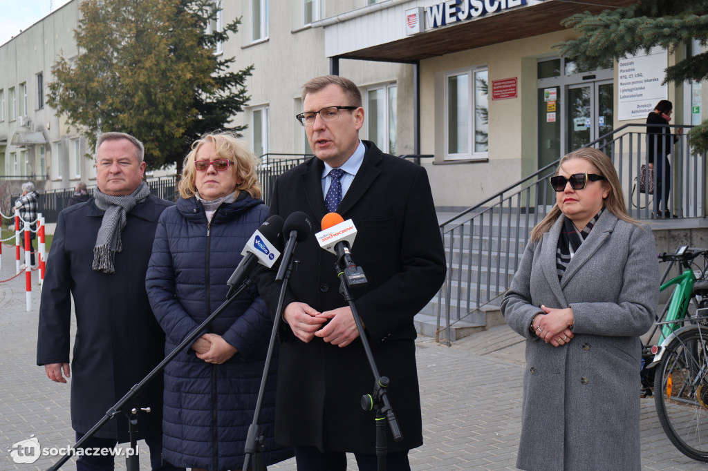 O służbie zdrowia pod szpitalem