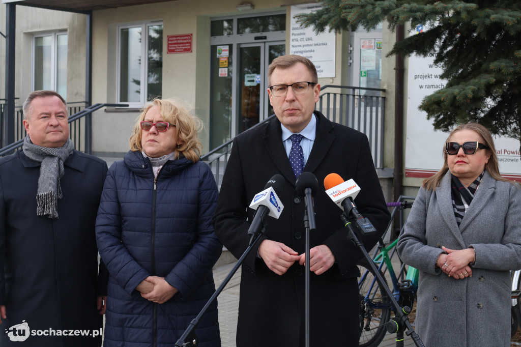 O służbie zdrowia pod szpitalem