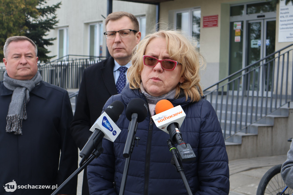 O służbie zdrowia pod szpitalem