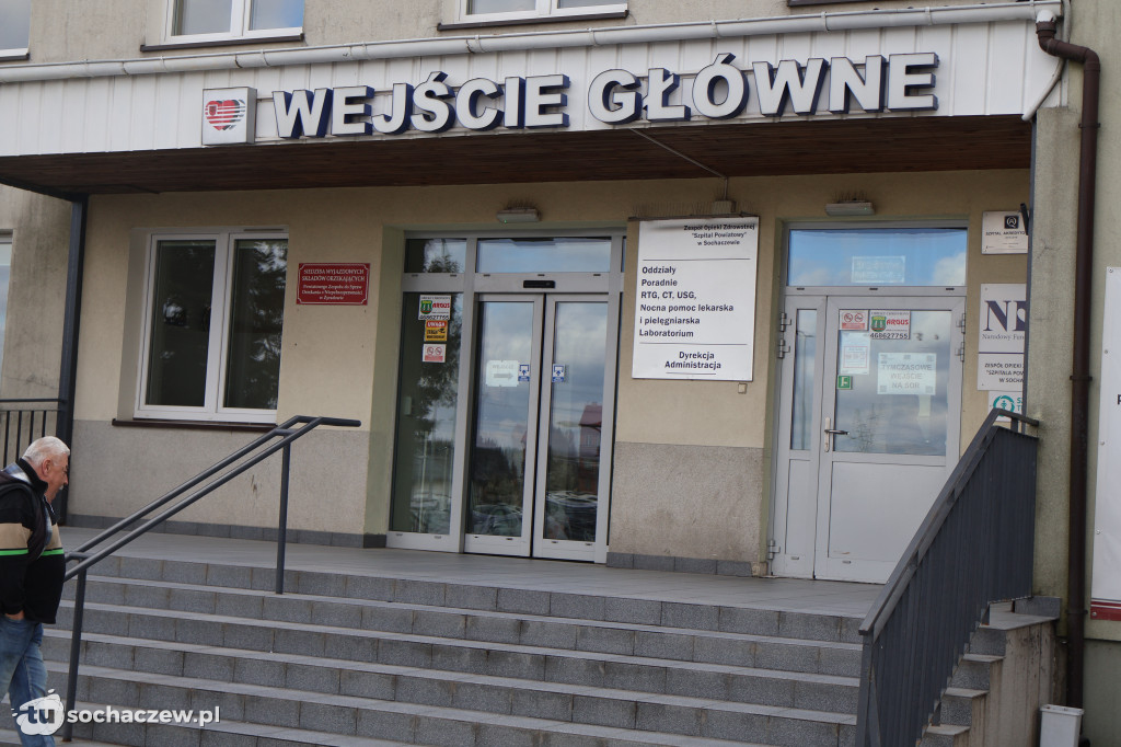 O służbie zdrowia pod szpitalem