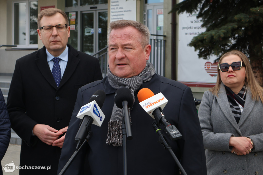 O służbie zdrowia pod szpitalem