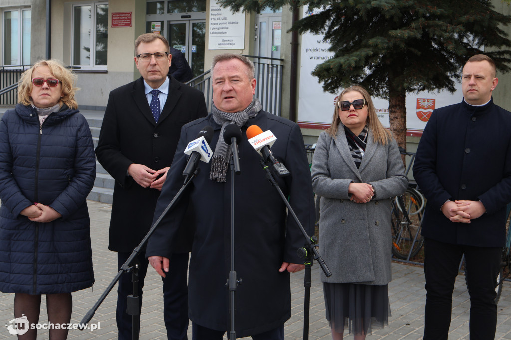 O służbie zdrowia pod szpitalem