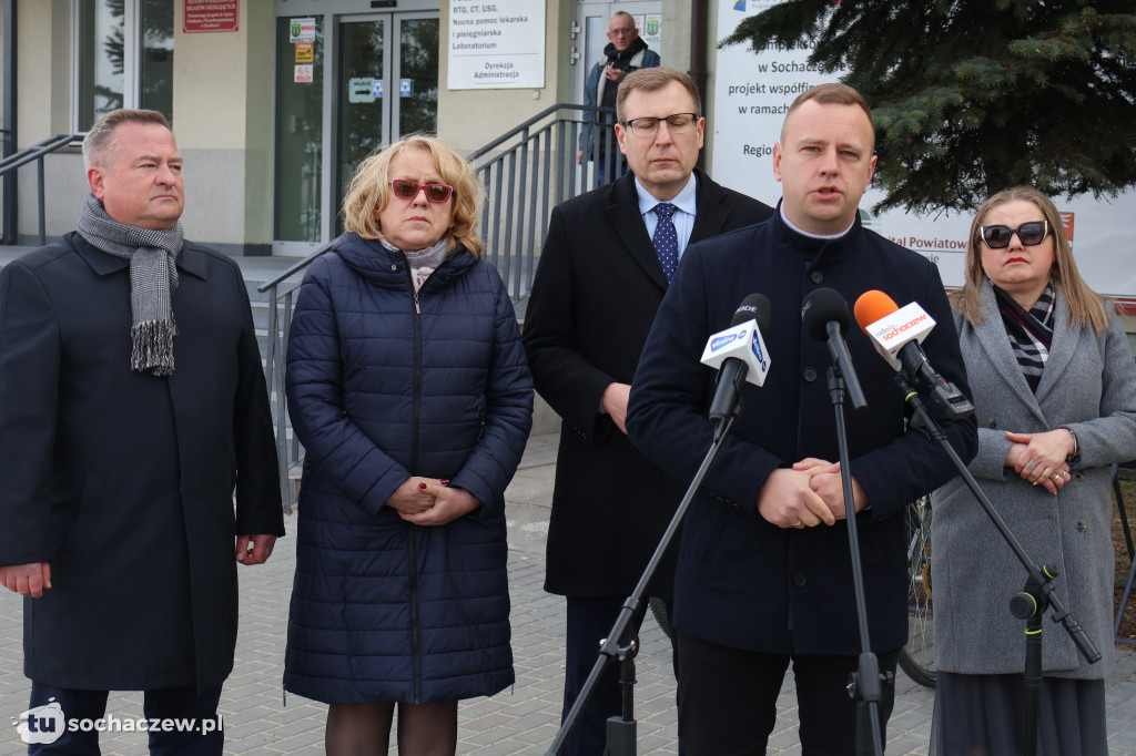 O służbie zdrowia pod szpitalem