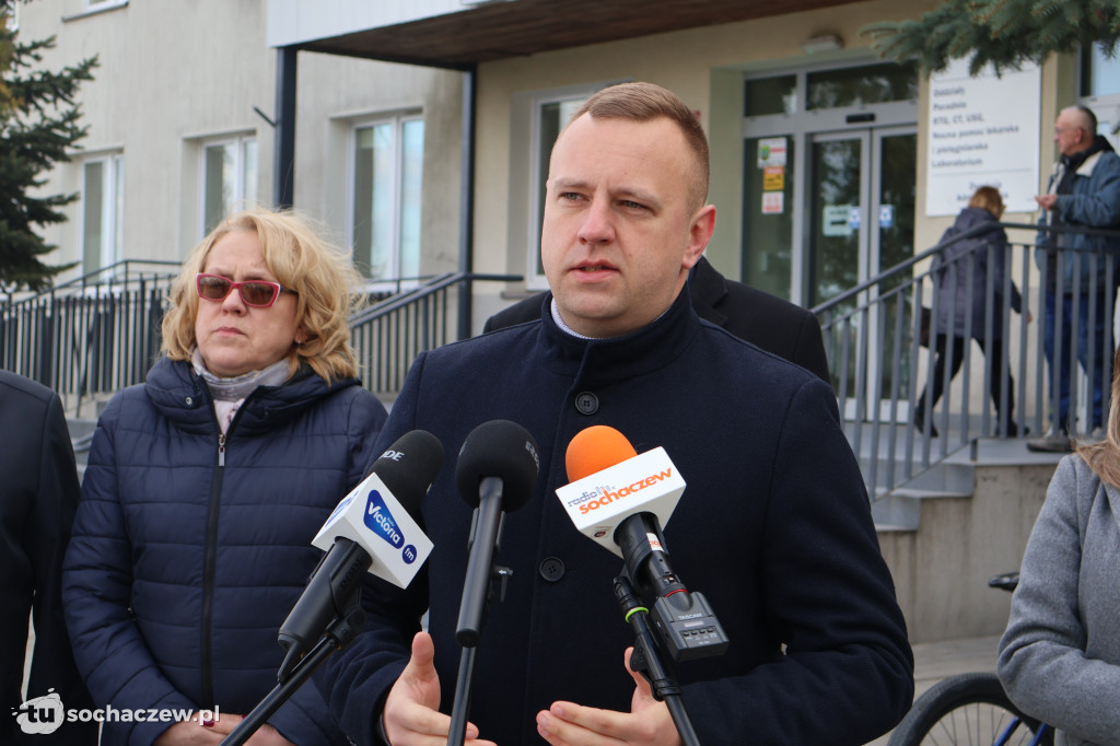 O służbie zdrowia pod szpitalem