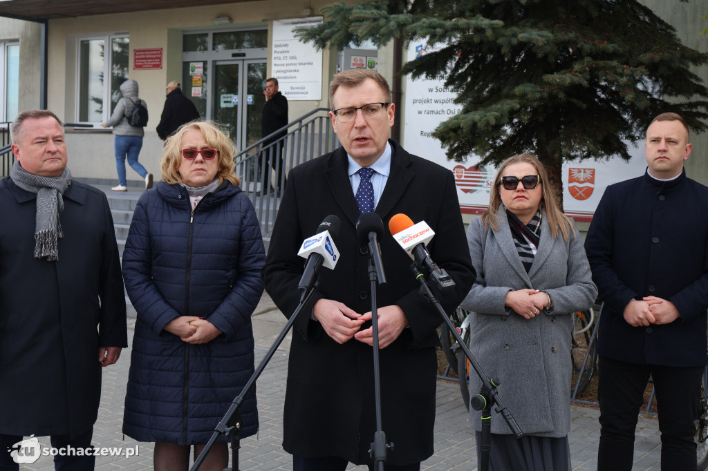 O służbie zdrowia pod szpitalem