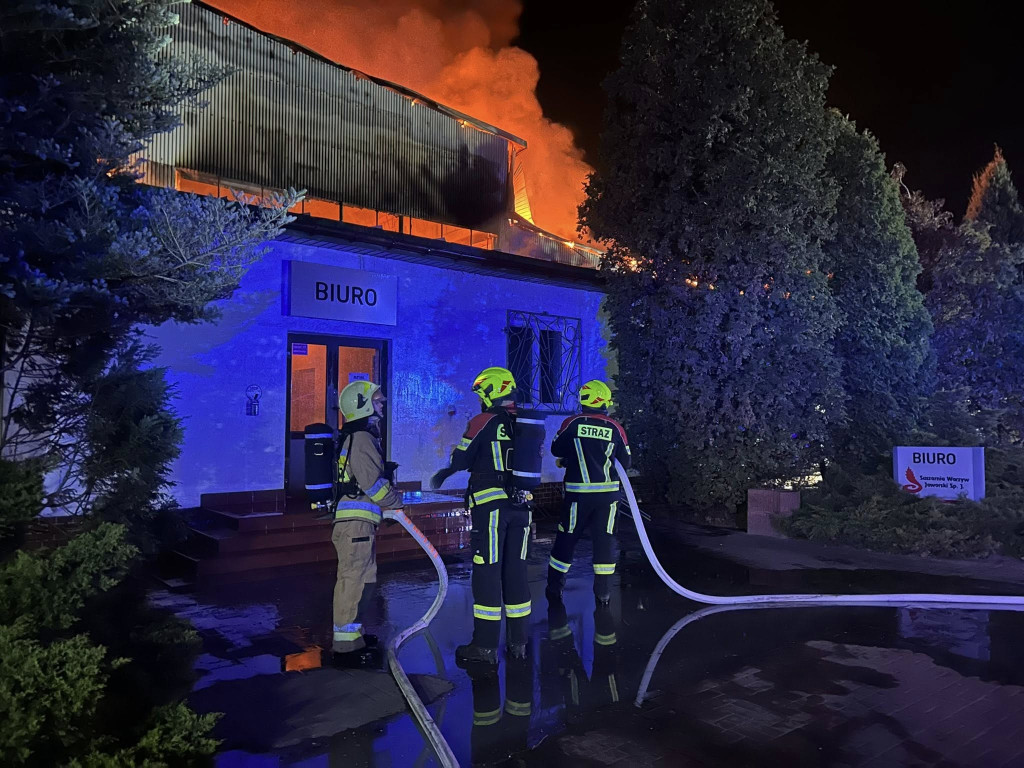 Pożar zakładu w Bramkach