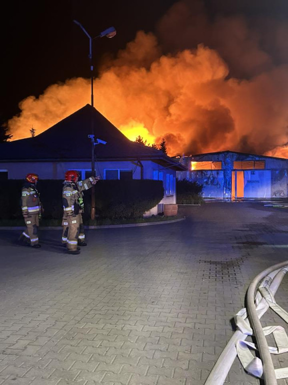 Pożar zakładu w Bramkach