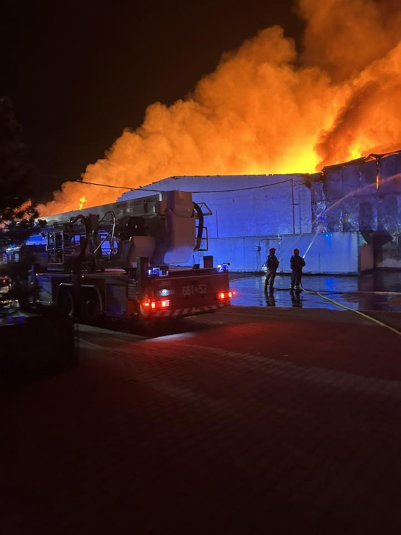 Pożar zakładu w Bramkach