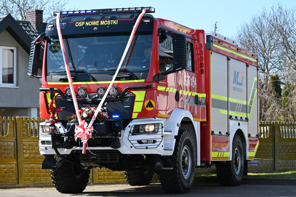 Nowe Mostki z nowym wozem