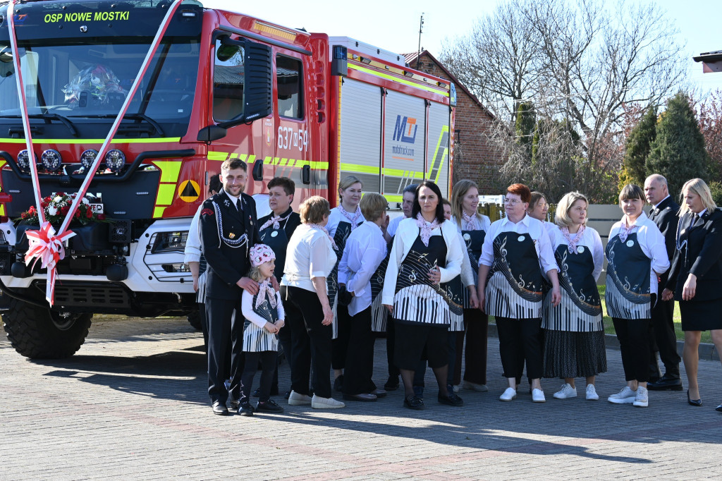 Nowe Mostki z nowym wozem