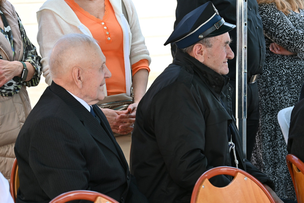 Nowe Mostki z nowym wozem