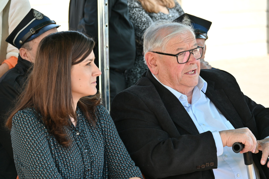 Nowe Mostki z nowym wozem