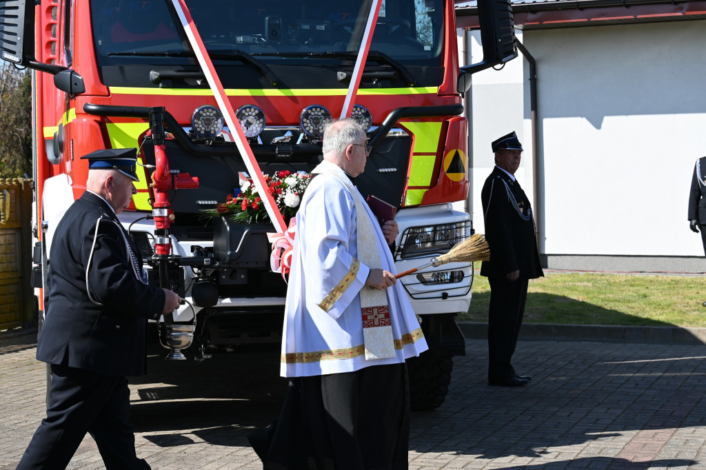 Nowe Mostki z nowym wozem