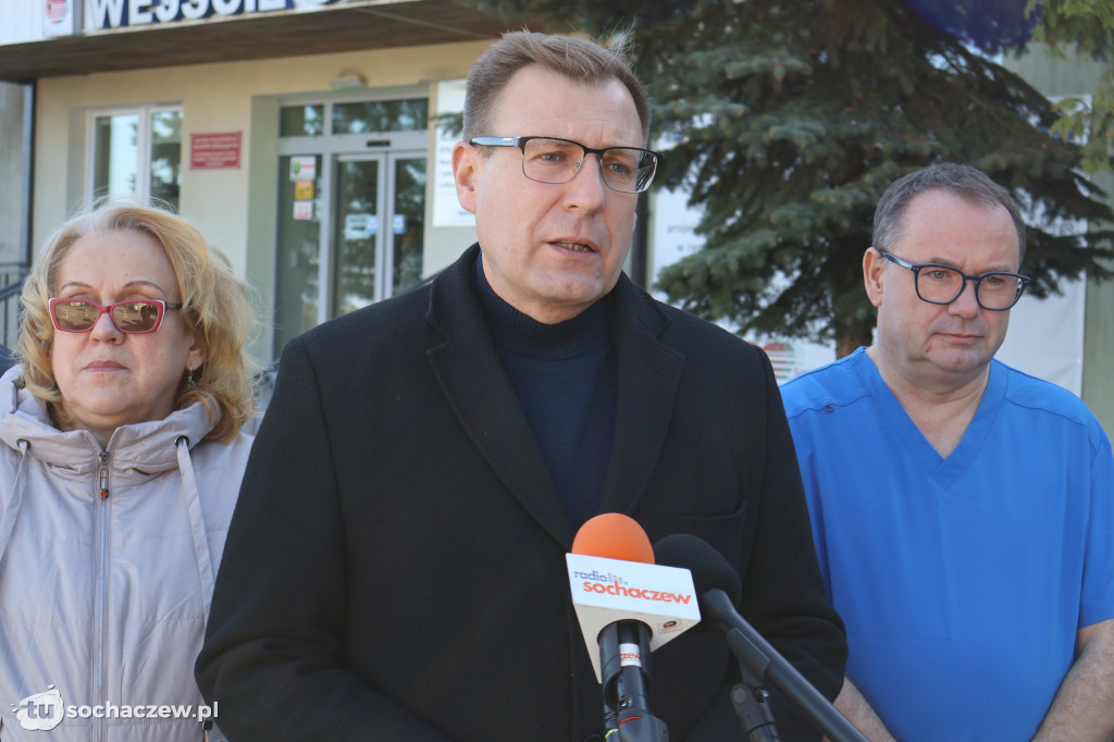 O służbie zdrowia pod szpitalem w Sochaczewie