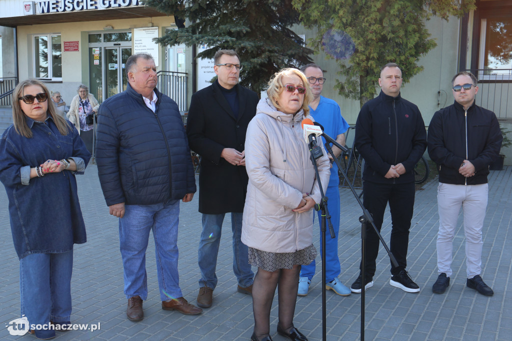 O służbie zdrowia pod szpitalem w Sochaczewie