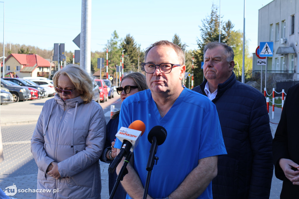 O służbie zdrowia pod szpitalem w Sochaczewie